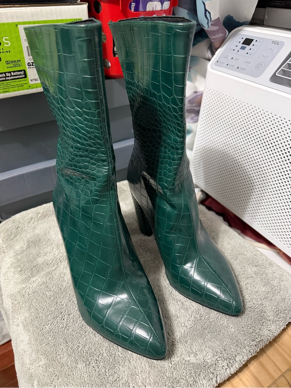 Women’s Green Croc-Embossed Faux Leather Pointed Toe Ankle Boots - Picture 1 of 6